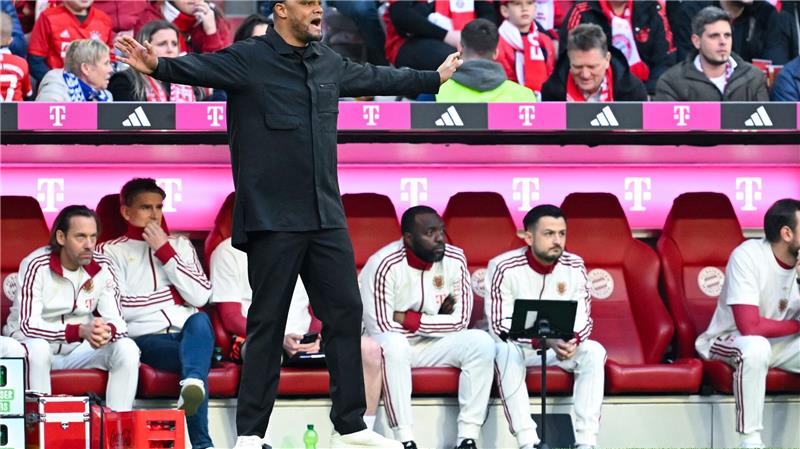Den Bayern vergeht das Lächeln: „Lektionen“ vor Leverkusen Missglückte XXL-Rotation: Bayern-Trainer Vincent Kompany in Aktion gegen Bochum.