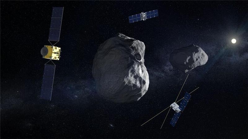 Mission „Hera“ mit Raumsonde (l) und begleitenden CubeSats (oben Milani und unten Juventas) am Doppel-Asteroiden Dimorphos/Didymos.