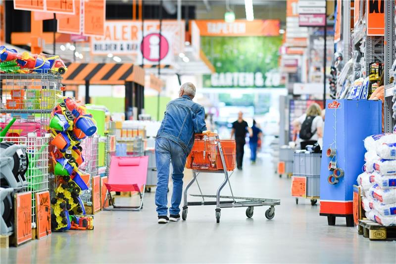 Baumarktbranche verzeichnet sinkenden Umsatz Mit 11,25 Milliarden Euro lag der Umsatz der Baumarkt-Branche im ersten Halbjahr 2023 um 2,3 Prozent unter dem Vorjahresniveau.