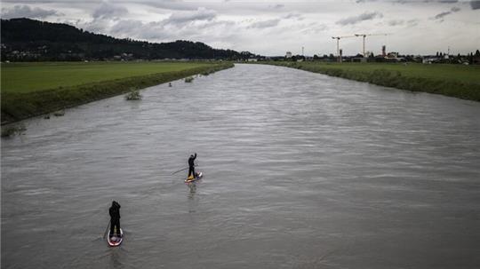 Mit 2,1 Milliarden Euro soll mehr Platz für den Fluss und für Natur geschaffen werden. (Archivbild)