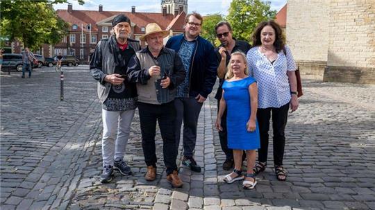Mit Abstand das populärste Team beim „Tatort“: Die Schauspieler der Münster-Krimis - von links nach rechts: Claus D. Clausnitzer, Axel Prahl, Björn Meyer, Jan Josef Liefers, Christine Urspruch und Mechthild Großmann. (Archivfoto)