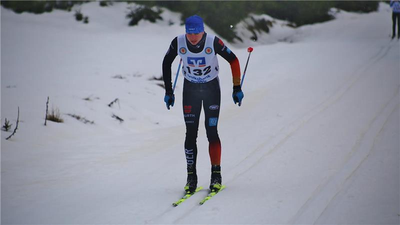 Deutscher Meister startet bei Schulwettbewerb im Harz Das Foto zeigt einen Skilangläufer in der Loipe.