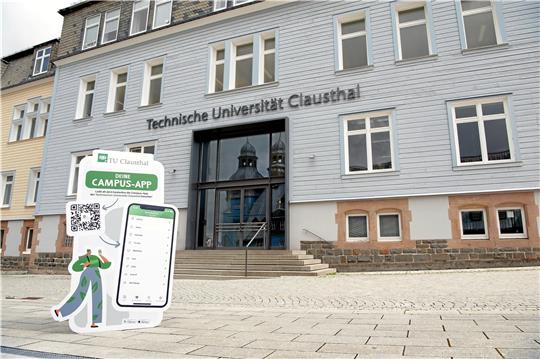 Mit Aufstellern weist die TU Clausthal auf ihre neue Campus-App hin. Die Hochschule ist die Uni in Niedersachsen, die den Service anbietet. Foto: Dell’Aquila/TU Clausthal
