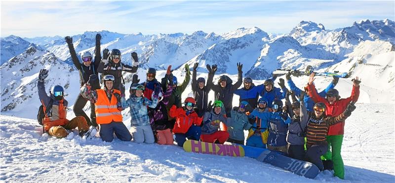 Mit Begeisterung sind die Studenten bei der Exkursion des Hochschulsports der TU Clausthal in Österreich dabei. Foto: Privat