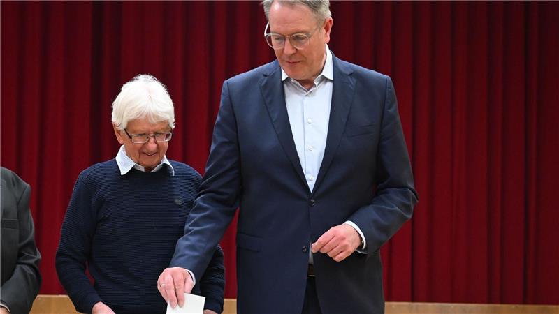Mit Blick auf das Ergebnis betonte Schweitzer: „Es wird knapp, das weiß man. Das ist in Rheinland-Pfalz so.“ 