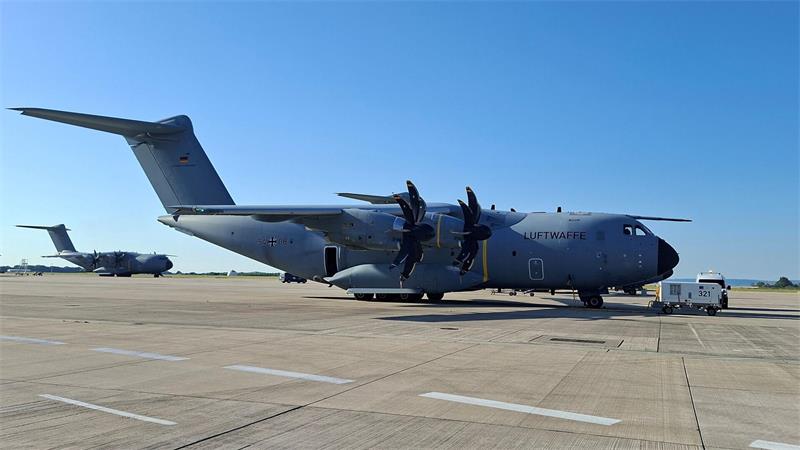 Mit Bundeswehrmaschinen fliegen zahlreiche Hilfskräfte nach Venezuela, um im Erdbebengebiet zu helfen. 