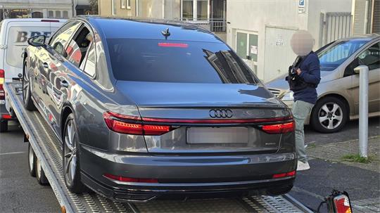 Mit Durchsuchungen ist die Polizei gegen mutmaßliche Goldschmuggler vorgegangen.