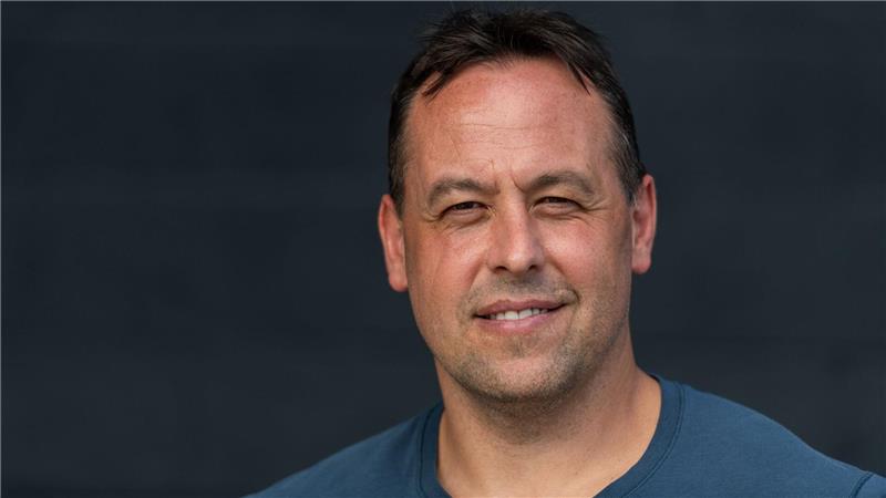 Mit Ex-Bundestrainer Marco Sturm gibt es erstmals einen deutschen NHL-Cheftrainer.