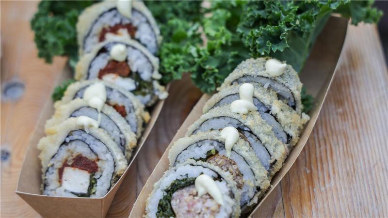 Grünkohlsaison in Niedersachsen gestartet - Preise steigen Mit Grünkohl-Sushi geht es in Oldenburg auch experimenteller zu.