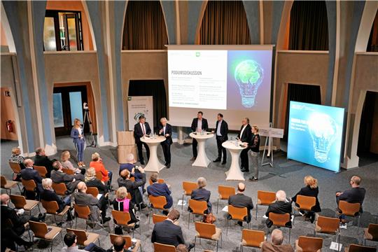 Mit Grußworten und einer Podiumsdiskussion in der Aula der TU wird das neue Forschungszentrum eröffnet.  Foto: TU/Ernst