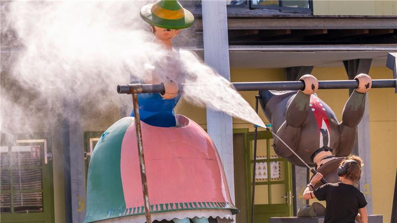 Bilder des Tages Mit Hochdruck laufen die Vorbereitungen für das Oktoberfest in München. Noch gut ein Monat, dann heißt es wieder: „O’zapft is!“.