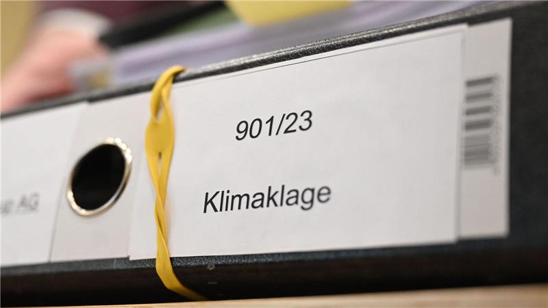 Verbrenner-Aus 2030? BGH prüft Klimaklagen gegen Autobauer Mit Klimaklagen will die Umwelthilfe die Autobauer zum Verbrenner-Aus bringen.