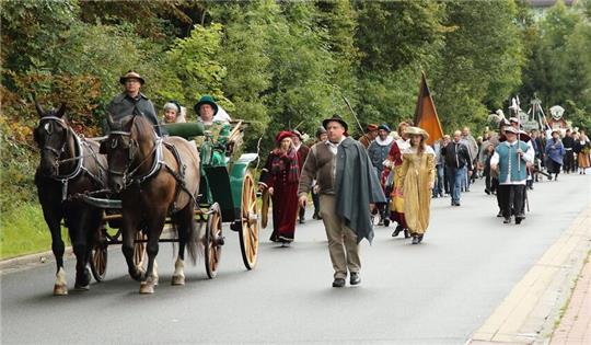 Mit Kutsche und historischen Kostümen: Der Höhepunkt des Heimatfestes ist der Umzug durch die Bergstadt am 21. September.