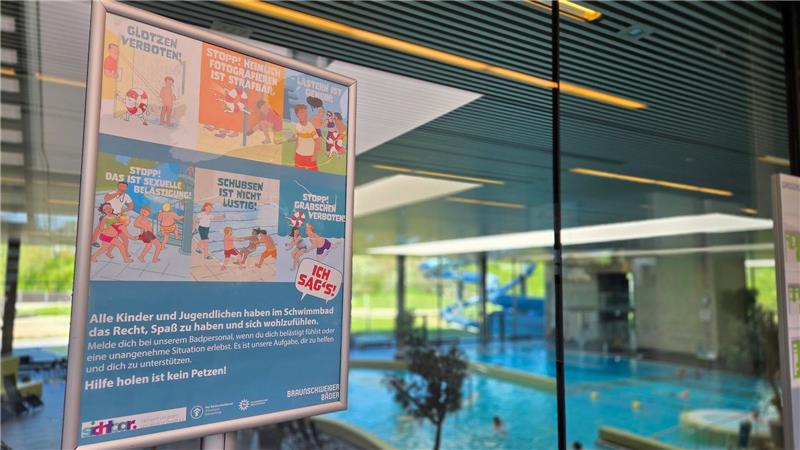 Mit Plakaten und Flyern soll in Braunschweiger Bädern für das Thema sexualisierte Gewalt sensibilisiwert werden.  