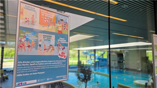 Mit Plakaten und Flyern soll in Braunschweiger Bädern für das Thema sexualisierte Gewalt sensibilisiwert werden.  