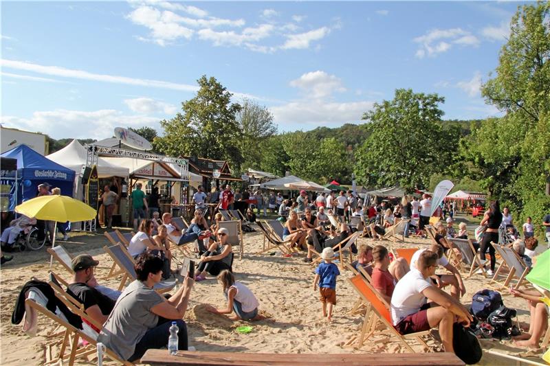 Vienenburger Seefest: Ein bisschen Strandurlaub am Harly Mit Sand und Liegestühlen gibt es wieder Urlaubsfeeling am Vienenburger See. Archivfoto: Hohaus