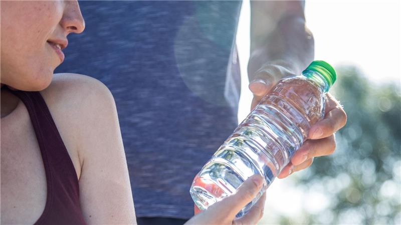 Mit Schwankungen rechnen: Wer sein Geld in Wasser investiert, braucht Geduld.