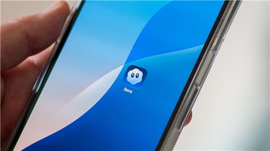 Mit Sora konnten Nutzer auch selbst in den per KI generierten Videos auftauchen. (Archivbild)