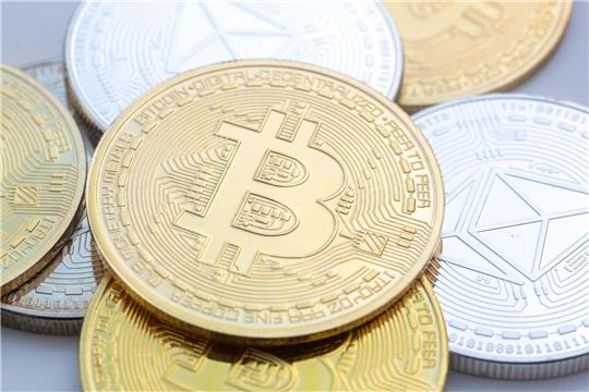 Mit dem Anstieg nähert sich der Bitcoin seinem bisherigen Rekordstand von rund 73.800 Dollar an.