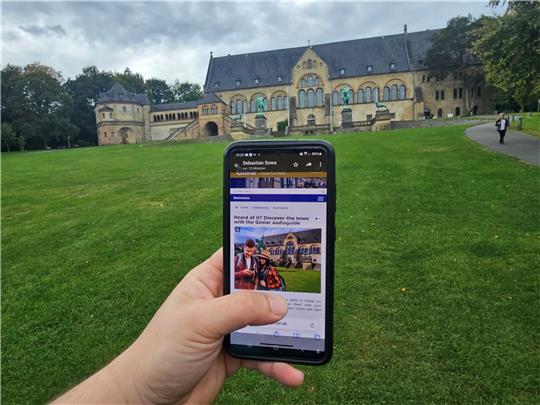 Mit dem Audioguide kann Goslar jetzt auch auf Englisch erobert werden. Foto: Sowa