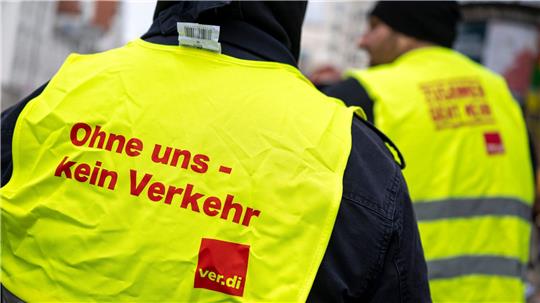 Mit dem Ausstand will die Gewerkschaft im Tarifkonflikt um den kommunalen Nahverkehr den Druck auf die Arbeitgeber erhöhen. (Archivbild)