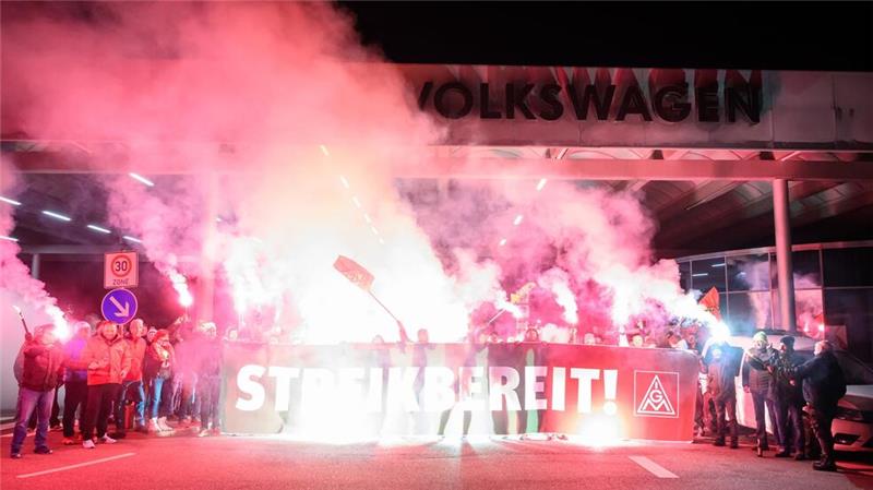 Mit dem Ausstand will die Gewerkschaft in dem Streit um milliardenschwere Einschnitte den Druck erhöhen. (Archivbild)