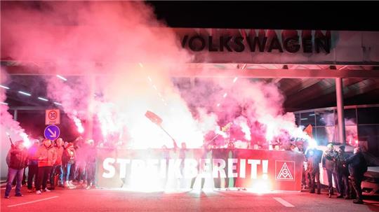 Mit dem Ausstand will die Gewerkschaft in dem Streit um milliardenschwere Einschnitte den Druck erhöhen. (Archivbild)