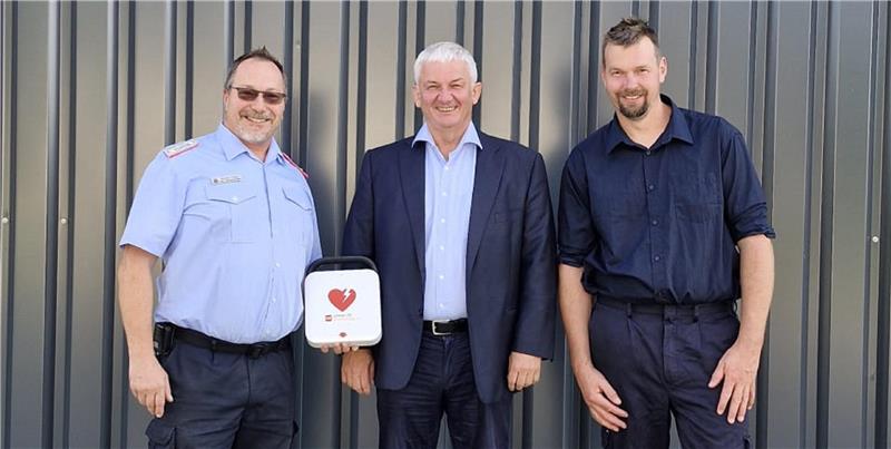 Neues lebensrettendes Gerät für die Feuerwehr Buntenbock Mit dem Defibrillator können sogar Laien im Notfall Leben retten.
