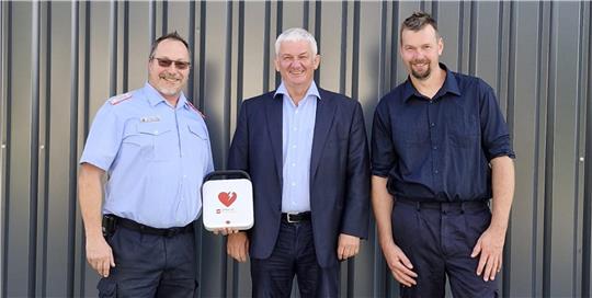 Mit dem Defibrillator können sogar Laien im Notfall Leben retten.