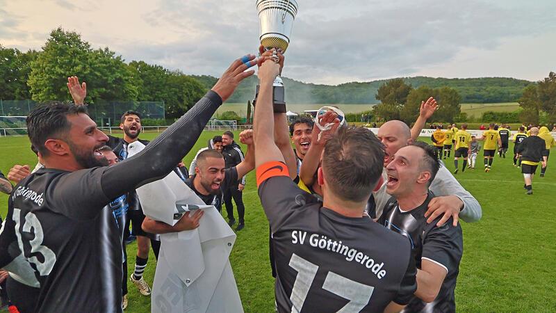 SV Göttingerode steckt Abwanderungswelle weg Mit dem Gewinn des Pokals der 2. Nordharzklasse feiert der SV Göttingerode erst zu Pfingsten den größten Erfolg seiner jüngeren Vereinsgeschichte. Jetzt muss er nach einem massiven Abgang von Spielern zunächst kleinere Brötchen backen. Foto: Epping