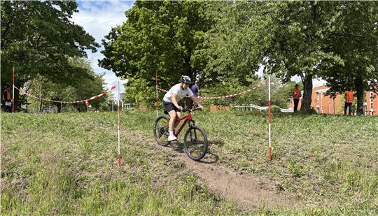 Mit dem Mountainbike schnellstmöglich den Parcours zu meistern, stellte sich als äußerst knifflig heraus.