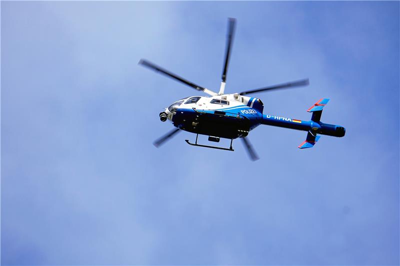 Mit dem Polizeihubschrauber suchten die Beamten nach einer verschwundenen Frau. Archivfoto: Bode