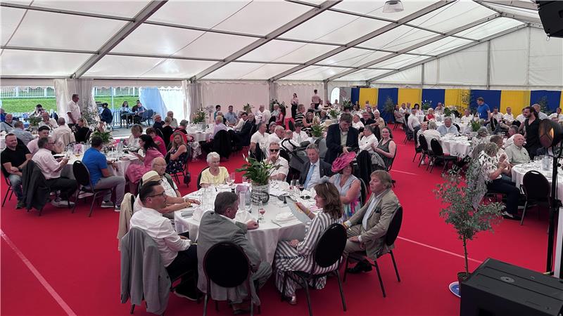 Mit dem Rennempfang wird das Galoppmeeting traditionell eröffnet. 