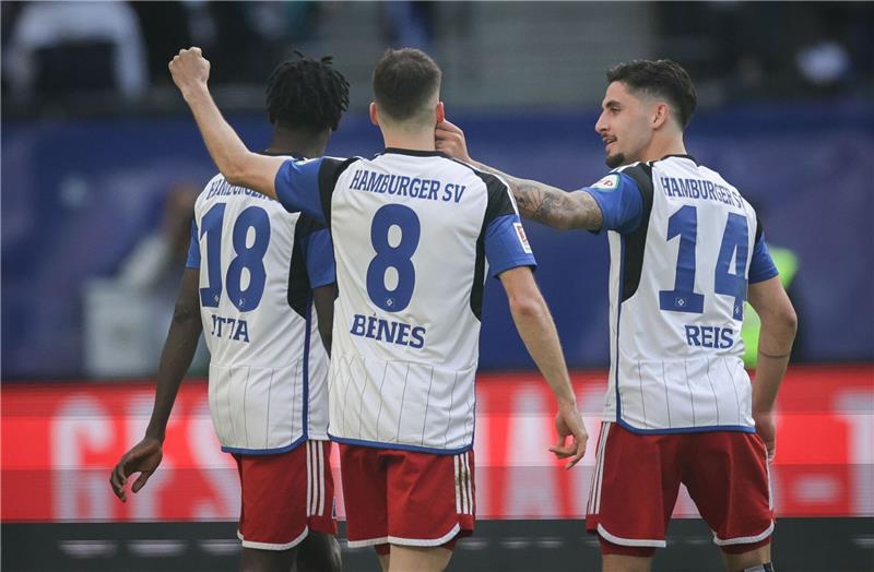 Mit dem Sieg gegen Wiesbaden hält der Hamburger SV Anschluss an die direkten Aufstiegsränge.