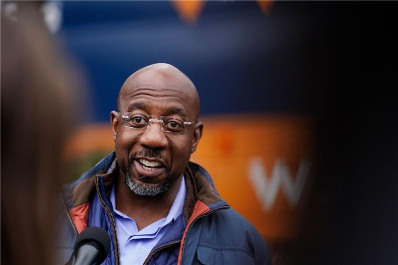Demokrat siegt bei Stichwahl in Georgia - Schlappe für Trump Mit dem Wahlsieg des Demokraten Raphael Warnock in Georgia kann die Partei von Präsident Joe Biden ihre hauchdünne Mehrheit im US-Senat ausbauen.