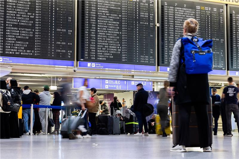 Luftverkehr an sechs Flughäfen wieder angelaufen Mit dem Warnstreik der Luftsicherheitskräfte geht eine turbulente Woche in der Luftfahrt zu Ende.