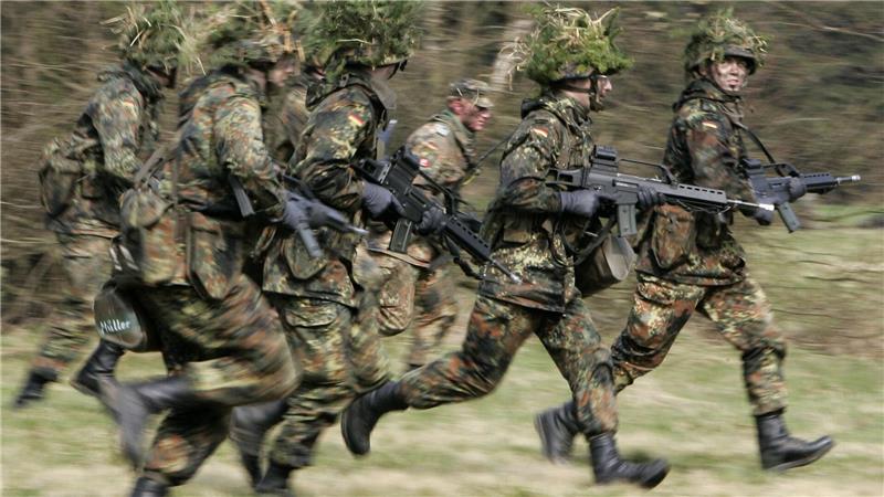Was beim Wehrdienst geplant ist und worüber gestritten wird Mit dem Wehrdienstgesetz erhofft sich die Regierung mehr Klarheit darüber, wie viele junge Menschen für die Truppe in Frage kämen, und auch mehr Freiwillige.