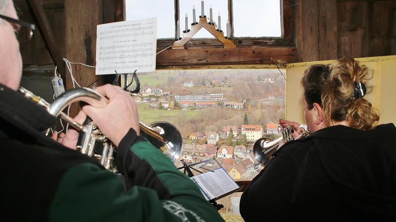 Lichterglanz und Musik in allen Orten rund um Braunlage Mit dem ersten Advent nehmen auch die Turmbläser vom Waldarbeiter-Instrumental-Musikverein am Sonntag um 12 Uhr in St. Andreasberg wieder ihre Arbeit auf.