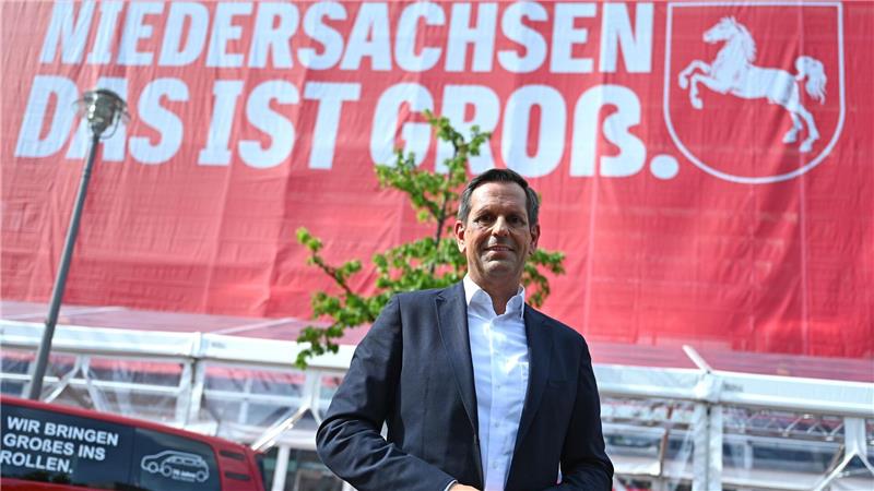 Mit dem neuen Slogan solle Niedersachsen bodenständig bleiben, sich aber nicht klein machen, sagt Olaf Lies.