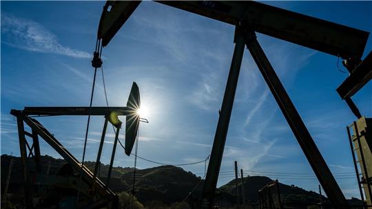 Mit den Kämpfen im Nahen Osten sind die Rohölpreise über die Marke von 100 Dollar je Fass geklettert (Archivbild)