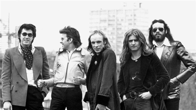 Mit der Band Roxy Music wurde Bryan Ferry (l.) in den 70er Jahren berühmt. Fast zeitgleich begann er eine Solokarriere. (Archivbild)