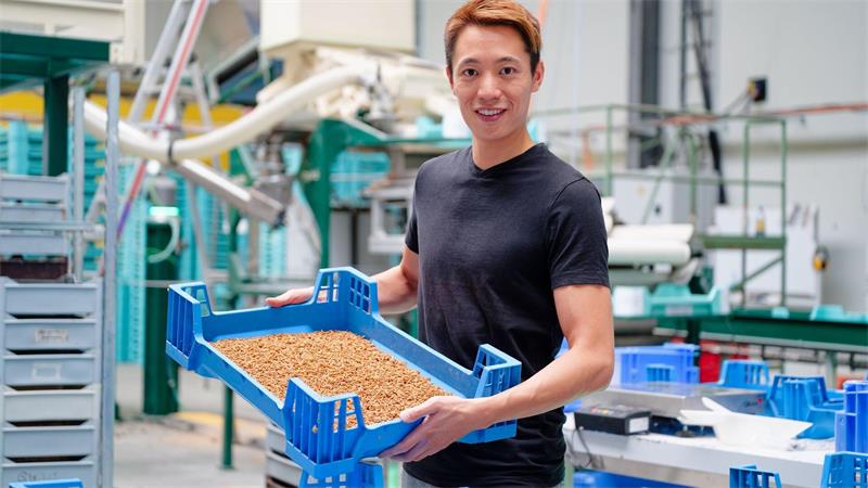 Warum gibt es keine Insekten auf unseren Tellern? Mit der Idee, Insekten zur Lebensmittelproduktion zu züchten, hatte Gia Tien Ngo einst gegründet.