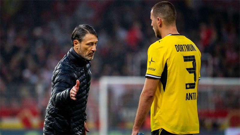 Mit der Leistung von Abwehrprofi Waldemar Anton konnte Niko Kovac in Berlin zufrieden sein. 