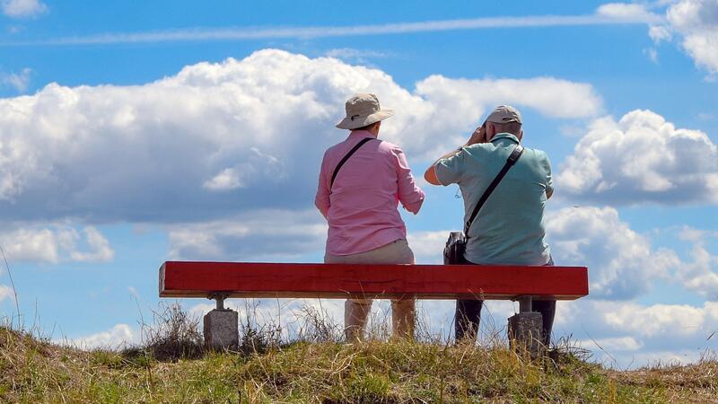 Regierung sichert Rente ab - Wer soll das bezahlen? Mit der Reform soll das Rentenniveau mindestens bis 2039 bei 48 Prozent gehalten werden.