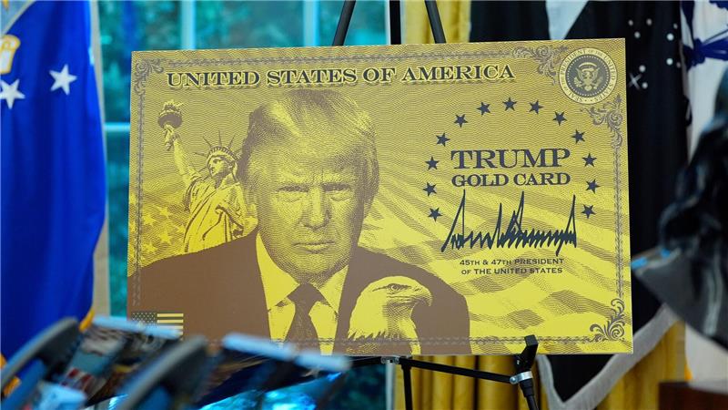 Trump verfügt Gebühr von 100.000 Dollar für Visa-Kategorie Mit der „Trump Gold Card“ soll man sich für die Zahlung von einer Million Dollar in den USA niederlassen können.
