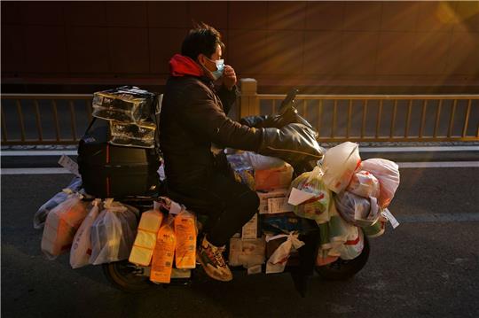 Mit der bevorstehenden Reisewelle zum chinesischen Neujahrsfest Ende Januar wird sich das Coronavirus in China voraussichtlich noch deutlich weiter ausbreiten.