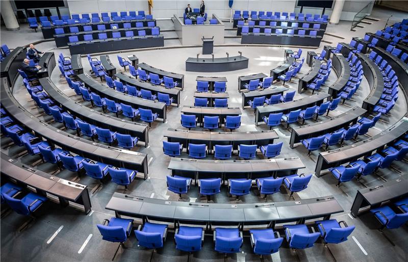 Abspeckkur für den XXL-Bundestag Mit der neuen Reform soll der auf 736 Abgeordnete angewachsene deutsche Bundestag ab der nächsten Wahl dauerhaft auf 630 Mandate verkleinert werden.