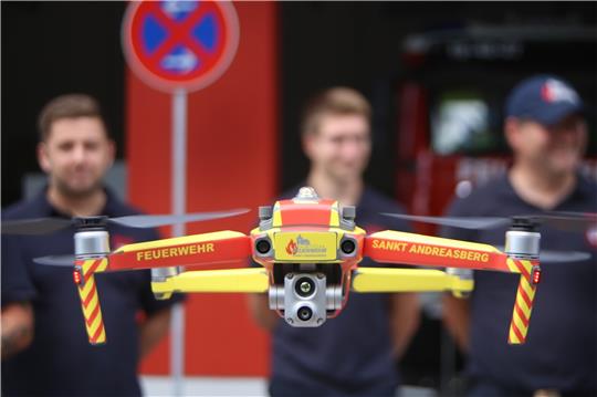 Mit dieser Drohne, die mit einer Wärmebildkamera versehen ist, einen Wert von 9000 Euro hat und der Wehr von den Alberti-Lift-Betrieben gespendet worden ist, hat die Polizei nach dem flüchtigen Fahrraddieb gesucht.  Archivfoto: Jung