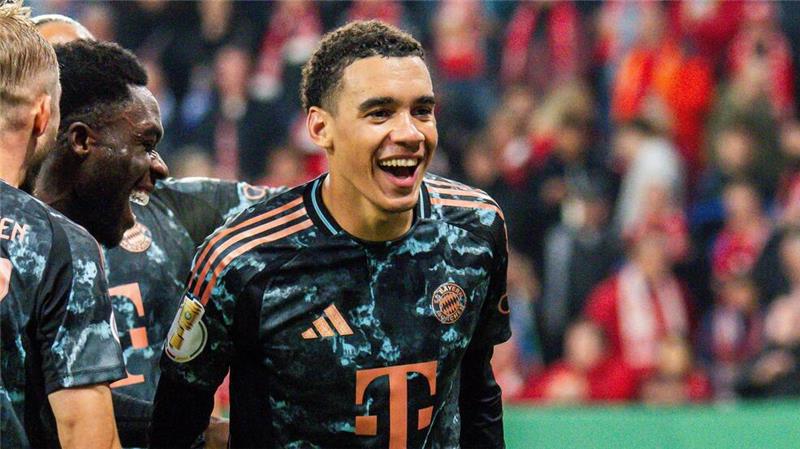 Musiala zu Vertragsfragen: „Weiß nicht, was kann ich sagen?“ Mit drei Toren hat Jamal Musiala seine Wichtigkeit für den FC Bayern bestätigt.