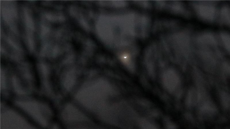 Was der Mond kann, kann die Venus schon lange Mit einem 300mm-Zoomobjektiv sieht die Venus derzeit so aus.